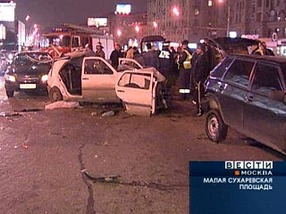 Крупное дорожно-транспортное происшествие произошло в Москве в ночь на среду. В результате ДТП пострадали пять человек, сообщили в ГИБДД столицы