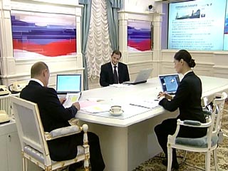 Президент РФ Владимир Путин считает, что компания "Система" вместо того, чтобы отбирать часть территории у Санкт-Петербургского Дома ветеранов сцены, могла бы помочь решить проблемы ветеранов