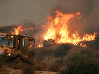 Лесной пожар в Калифорнии унес жизни четырех человек. По данным Лесной службы США, четверо пожарных погибли при тушении огня недалеко от Палм-Спрингс
