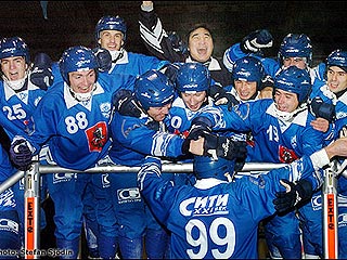 Московское "Динамо" впервые стало победителем Кубка мира по хоккею с мячом