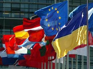 Украина хочет как можно быстрее стать членом Евросоюза. Однако ЕС не готов к этому, но может предоставить ей "теплый зал ожидания". В качестве компромисса Украина как и Норвегия может попытаться войти в ЕС на правах "ассоциированного члена"