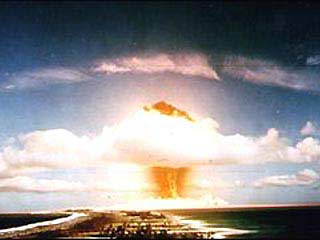 Гигантскую траншею решили прорыть с помощью серии ядерных взрывов. Но после подрыва первых зарядов эксперимент резко свернули