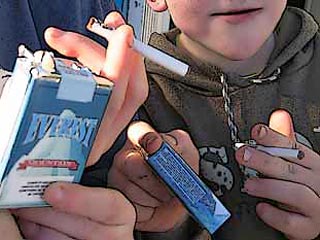 Купить алкоголь и сигареты в России может каждый ребенок