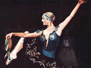Сама Волочкова танцевала примерно в половине всех номеров, преображаясь и перевоплощаясь в разных героинь