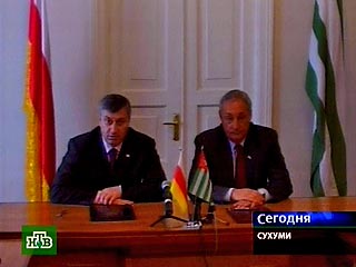 Главы Абхазии и Южной Осетии в Сухуми договариваются "дружить против Грузии"
