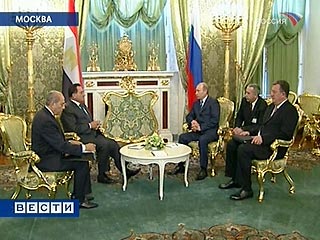 Владимир Путин принял в четверг в Кремле президента Египта. Хосни Мубарак предложил российскому бизнесу преференции, а российский лидер высказался за более активную роль Египта в ближневосточной политике
