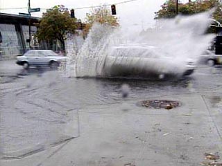 В американском штате Вашингтон из-за наводнения объявлено чрезвычайное положение. Кроме дождя, на некоторые районы штата обрушился сильный ветер, его порывы достигали 100 километров в час