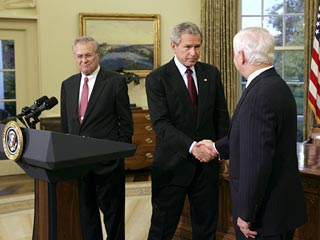 Президент США Джордж Буш назвал отставку министра обороны Дональда Рамфельда и выдвижение на этот пост кандидатуры бывшего директора ЦРУ Роберта Гейтса "важными изменениями в моей команде в сфере национальной безопасности"