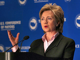 На первых позициях стоят политики, которые в октябре 2006 года обладали более высокими "президентскими" рейтингами.Хиллари Клинтон, бывшая первая леди США, сенатор от штата Нью-Йорк