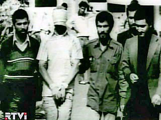 Опубликованы снимки беспорядков 1979 года в Иране, на которых запечатлен человек, похожий на Ахмади Нежада