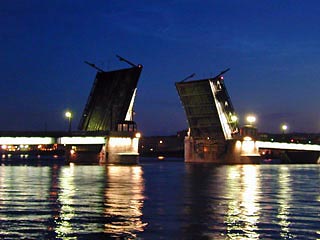 В Петербурге в ночь на 15-е мосты разведут в последний раз в этом году