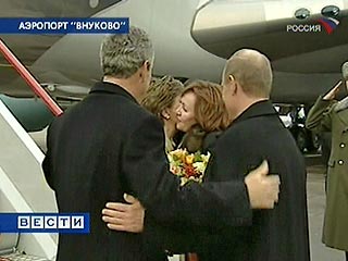 Президенты РФ и США Владимир Путин и Джордж Буш сегодня в московском аэропорту "Внуково-2"