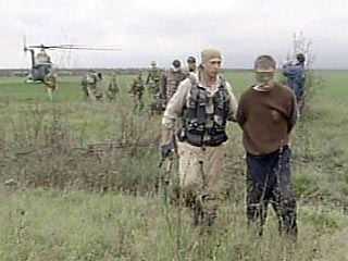На юге России за последние сутки задержаны трое боевиков, двое из которых подозреваются в причастности к совершению нападения на объекты МВД Ингушетии 22 июня 2004 года
