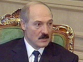 Лукашенко обвинил оппозицию в пренебрежении интересами народа ради политических игр