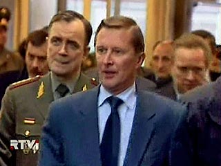 Вице-премьер - министр обороны РФ Сергей Иванов считает, что возрождение гауптвахты повысит правопорядок в армии, однако заявляет, что одними административными мерами нельзя решить все правовые проблемы