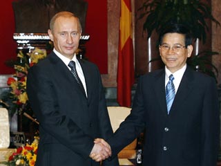 Президент России Владимир Путин, находящийся в Ханое на саммите АТЭС, заявил в понедельник на переговорах с вьетнамским президентом Нгуен Минь Чиетом, что Россия и Вьетнам могут совместно реализовывать крупные проекты