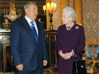 С аудиенции у королевы Елизаветы II начался во вторник официальный визит Нурсултана Назарбаева в Великобританию, который проходит по приглашению британского правительства