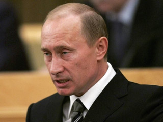 Президент РФ Владимир Путин во вторник предложил чиновникам выбор: деньги или власть