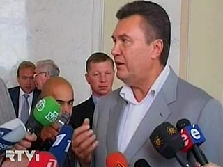 Янукович пригрозил увольнять министров за давление на прессу и ее игнорирование 