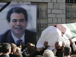 Уличные манифестации прошли уже вчера в Бикфайе, в 30 км от Бейрута - там родился Жмайель, и оттуда гроб с его телом доставили в столицу