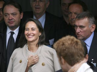 Официальным кандидатом Социалистической партии на пост президента Франции выдвинута сегодня на ее внеочередном съезде Сеголен Руаяль