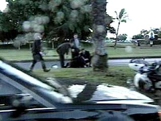 Президентский кортеж ехал по территории военной базы, и трое мотоциклистов столкнулись друг с другом