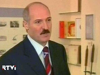 Президент Лукашенко издал декрет, предписывающий в трехдневный срок после поступления "сигнала" отбирать детей у "аморальных" родителей и передавать их на гособеспечение