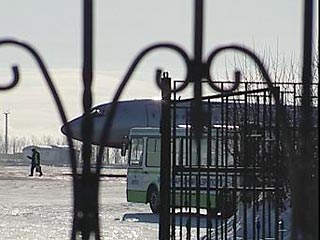 В Иркутском аэропорту во вторник утром из-за неисправности передней стойки шасси совершил аварийную посадку Аэробус А-310 (рейс 778 Москва-Иркутск). На борту самолета находились 195 человек