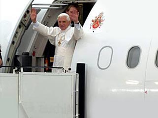 Папа Римский начинает свой трудный визит в Турцию
