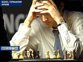 Абсолютный чемпион мира по шахматам Владимир Крамник продолжает выяснять отношения с компьютерной программой Deep Fritz