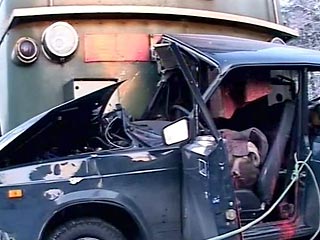 Два человека погибли, трое получили ранения в результате столкновения легкового автомобиля с железнодорожным составом в Ростовской области, сообщил агентству "Интерфакс" в субботу источник в администрации станции Замчалово