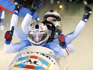 Экипаж Евгения Попова стал вторым на этапе Кубка мира по бобслею