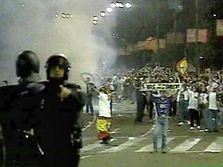 В Стране басков (на севере Испании) в последние сутки произошли массовые беспорядки, сопровождавшиеся актами вандализма, с участием сторонников отделения этого региона от Испании, сообщил РИА "Новости" в воскресенье источник в полиции