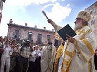 Освящение закладного камня храма РПЦ в Гаване было совершено митрополитом Кириллом в ноябре 2004 года 