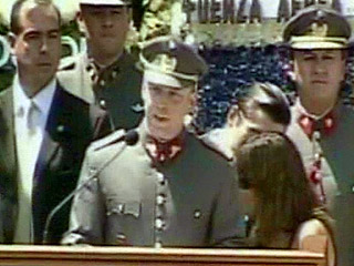 Внука бывшего чилийской диктатора Аугусто Пиночета уволили из армии за его политически окрашенную речь на похоронах своего деда, в которой он раскритиковал правоохранительные органы страны