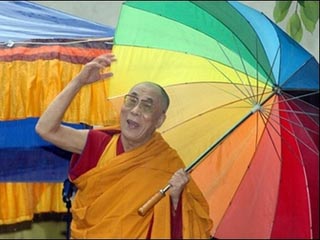 Далай-лама XIV передал буддийскому храму "Золотая обитель Будды Шакьямуни" в Элисте свою монашескую одежду