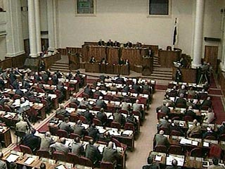 В парламенте Грузии на внеочередном заседании в четверг обсуждали инициированные президентом Михаилом Саакашвили поправки к действующей Конституции республики