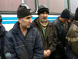 Таджики выезжают из россии