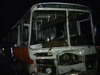 В Самарской области автомобиль врезался в автобус с детской хоккейной командой: двое погибших, 14 раненых