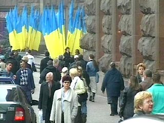 Более половины, а именно, 63% граждан Украины в той или иной степени не удовлетворены демократическими процессами в стране