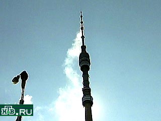 В Москве возник пожар на Останкинской телебашне. На высоте более 400 метров два "этажа" окутаны клубами дыма