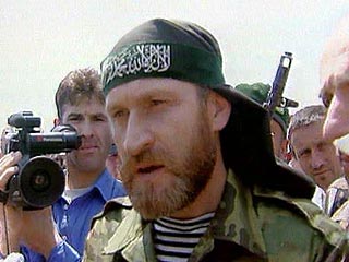 Обвинения в организации и руководстве незаконными вооруженными формированиями, организации вооруженного мятежа и попытке убийства представителей правоохранительных органов были предъявлены Ахмеду Закаеву заочно - эмиссар чеченских боевиков успел выехать з
