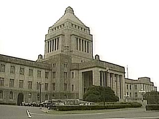 Японское правительство с недавнего времени изучает возможность создания ядерной бомбы, говорится в сообщениях местных СМИ, которые цитируют внутренний правительственный документ