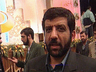 Еженедельная программа на государственном радио, которым руководит Эзатолла Заргами, три недели подряд в нынешнем месяце критиковала упрямство Ирана