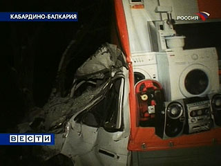 В Терском районе Кабардино-Балкарии в результате столкновения двух автомобилей "Газель" - грузового и пассажирского - погибли, по предварительным данным, от 11 до 13 человек. Такие данные сообщили в понедельник в управлении информации МЧС РФ
