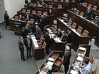 27 декабря Совет Федерации в среду соберется на последнее в 2006 году пленарное заседание, на котором сенаторы планируют рассмотреть более 40 законопроектов
