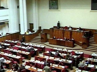 Парламент Грузии на внеочередной сессии 27 декабря в окончательном третьем чтении принял законопроект "О внесении изменений в конституцию", вносящий ряд важных поправок в основной закон страны
