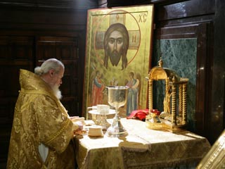 Патриарх Алексий молится, чтобы в Новом году Господь даровал бы России благоденствие, а Церкви &#8211; единство