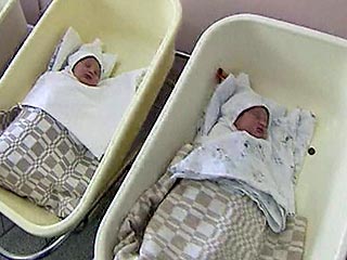 67-летняя жительница Испании родила близнецов, став таким образом самой пожилой роженицей в мире. Об этом сообщают сотрудники больницы в Барселоне