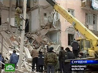 Из-под завалов дома в Тырныаузе извлечены женщина и двое детей